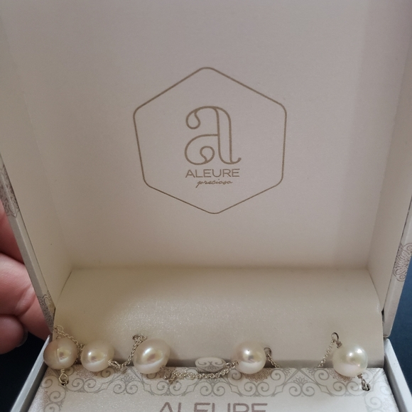 Pearl Necklace - Picture 2 of 5